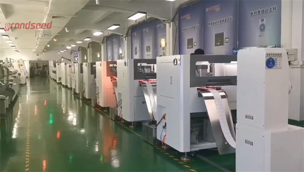 夜色在线视频柔性灯带智能生产线实景图